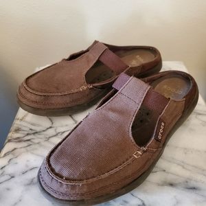 Crocs slip on shoe. Brown size 8. Canvas top